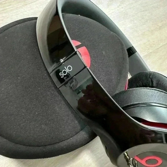 Beats‎ by Dr. Dre Solo On Ear Headphones Siren Red Black - Picture 8 of 11